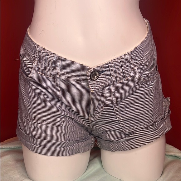 SUMMER SALE - Garage Searsucker shorts blue and white size 8 - Picture 1 of 9